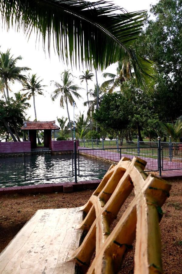 Lake N River Resort Munroe Island Mundrothuruth Exterior photo